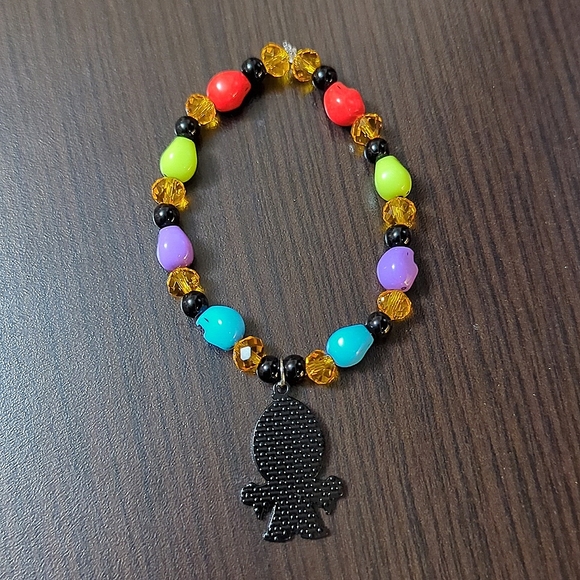 Halloween Ghost face charm stretch bracelet - Picture 2 of 4